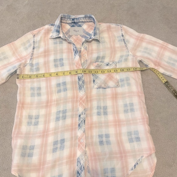 NWOT Rails Hunter Button down with denim distress, white & peony Size XS. B49 - Picture 4 of 5